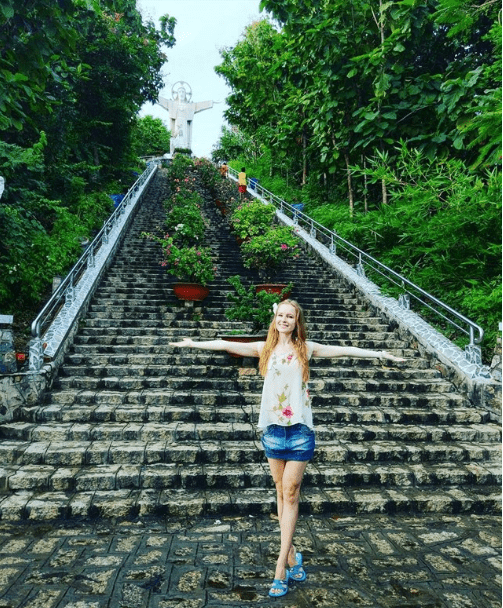 Du khách và Tượng chúa Kito - địa điểm chụp hình đẹp ở Vũng Tàu