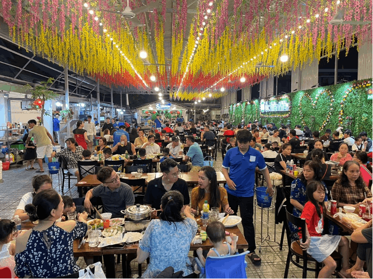 Không khí quán Ốc Thiên Nhiên - quán hải sản bình dân Vũng Tàu
