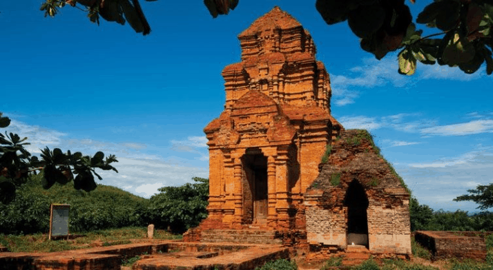Điểm tham quan từ tphcm đi vũng tàu bằng xe máy -Tháp Chàm Poshanư